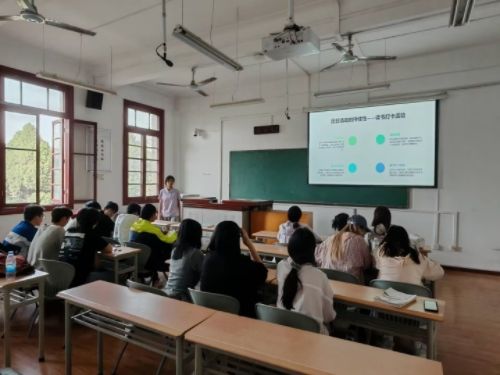 图3：各成员正在进行读书打卡.jpg