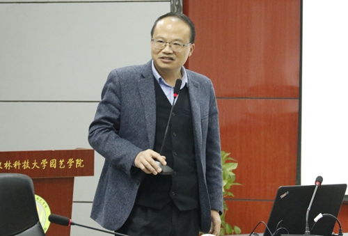 周天山老师分享牛津大学本科教育.JPG