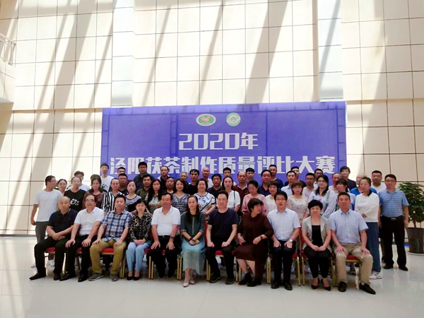 2c36170a8bf745a7af18bb3f6a6ad9d2.jpg 领导企业合影_wps图片.jpg