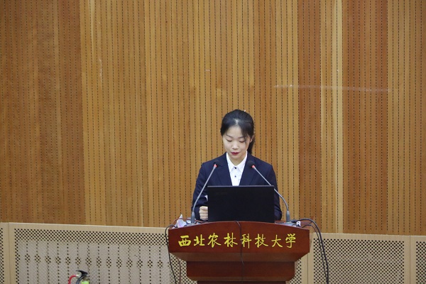 5744008a548f431293e9be774c9de337.jpg 发展对象代表肖丹发言.JPG