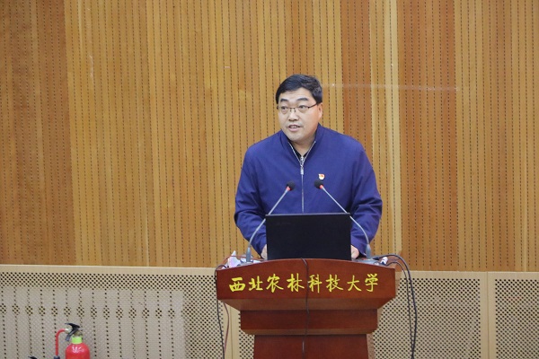 11737a5555814b26b2546d9944495fe4.jpg 黄德宝书记发言.JPG