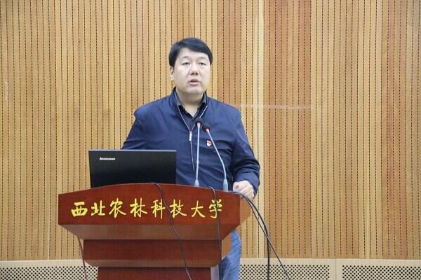 ea7e116104cd492f98311e2a5e4c8dab.jpg 王国晖副书记授课.jpg