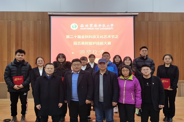 119b8426284542f9850ad43e79fe17ee.jpg 合影留念.jpg