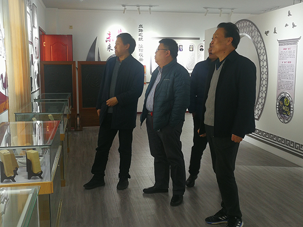 李文钊副局长考察研发中心.jpg