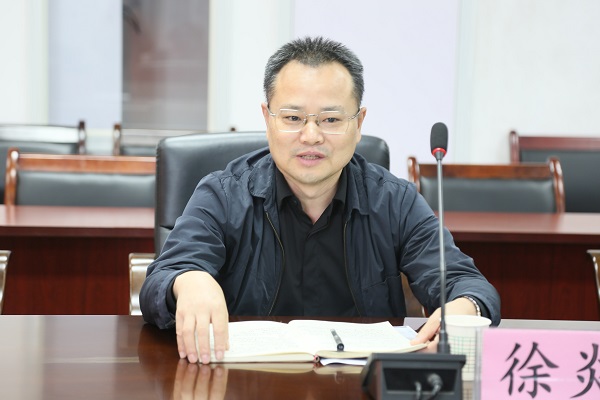 1fa52de6dea84aada7dfebaacdd5abe9.jpg 徐炎副处长介绍学院本科教学情况.JPG