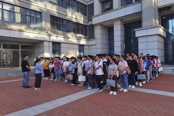 d2c709edafb047a9be8ca9b7ce213cfa.jpg 同学们认真听讲.jpg