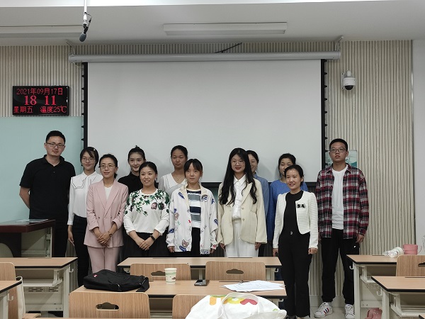 f14ec5a2e9884bbebc5bc2345041c454.jpg 演讲比赛现场参赛队员合照.jpg