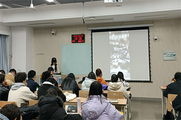 6d76de8c706d4d62bf0c3bde9f7784e3.jpg 图一 回顾艰难岁月.jpg