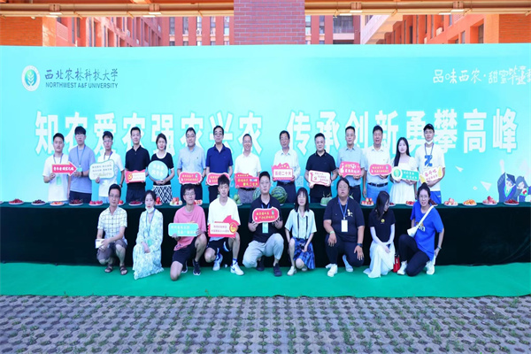 ff32580c332740d7a8b4ab771e0c17ec.jpg 活动合影.jpg