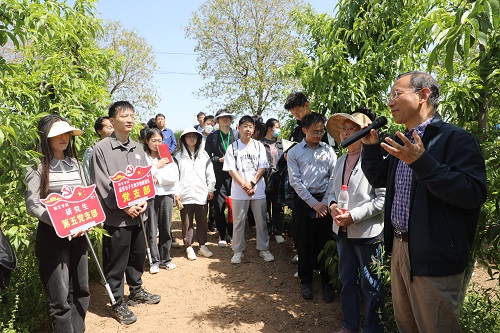 db8a8958f42e4b9cbaee3087370412a7.jpg 校党委副书记闫祖书讲授专题党课.JPG